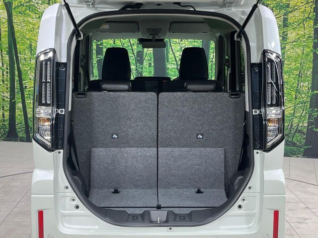 普段のお買い物や通勤、送迎等に十分な荷室スペースを確保しております。セカンドシートを倒すと、大きな荷物の積載も可能です♪