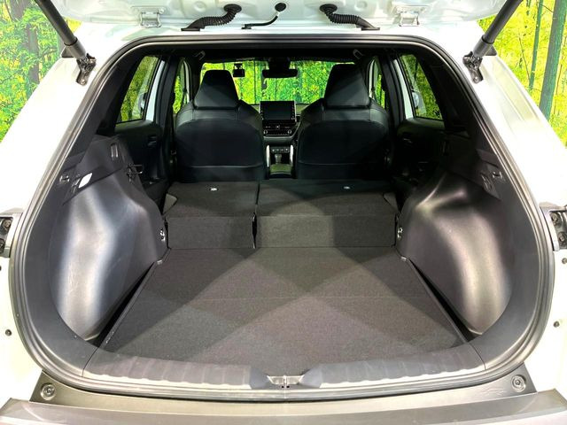 ���i�̂���������ʋ΁A���}���ɏ\���ȉ׎��X�y�[�X���m�ۂ��Ă���܂��B�Z�J���h�V�[�g��|���ƁA�傫�ȉו��̐ύڂ��\�ł���