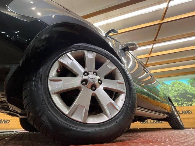 �y����18�C���`�A���~�z�C�[���z�O�ςɃ}�b�`���������A���~�z�C�[���𑕒����Ă���܂��B�e��ЊO�A���~�z�C�[����A�X�^�b�h���X�^�C�����戵�����Ă���܂��B���񂲑��k����������