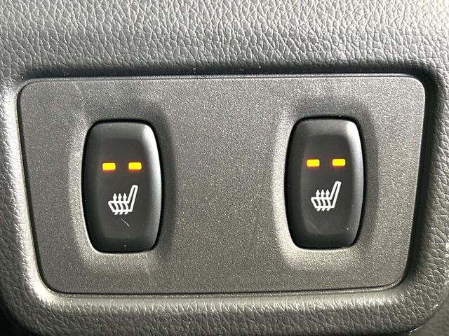 【シートヒーター】寒い日に重宝するシートヒーター!エアコンより早く温まってくれるので寒がりの人も安心ですね♪エアコンの温風は乾燥するから苦手、という方にもをおすすめです。