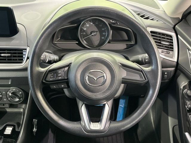 ステアリングも使用感が少なく、きれいな状態となっております♪