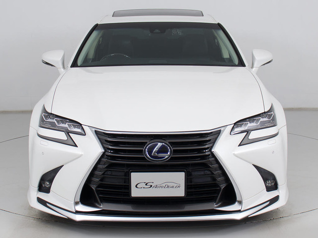 禁煙車です!室内は嫌なニオイも無く、すごく綺麗な状態です!禁煙車・・特にセダンタイプのお車では少ないですよね!!タバコのニオイが苦手なお客様必見です!快適にご乗車頂けます!!