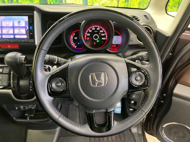 �y�����v�����X�e�A�����O�z�㎿�Ȋv���g�p���邱�ƂŁA��ɂ����������݂ƂĂ��^�]���₷���n���h���ł���