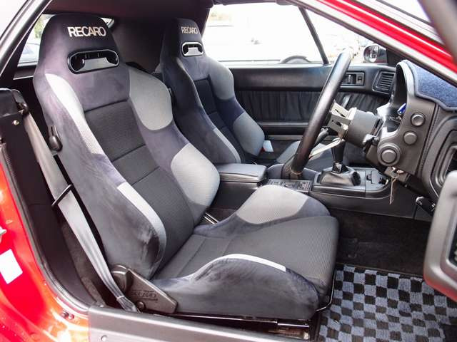 �^�]�ȁA����ȃV�[�g�́A���z���f����RECARO�Z�~�o�P�b�g�V�[�g�ɕύX�ς݁B�؂��ڗ��悤�Ȏg�p����������܂���B���J�X�^����p300���~�ȏォ���������Јꉟ���̎ԗ��ƂȂ�܂�