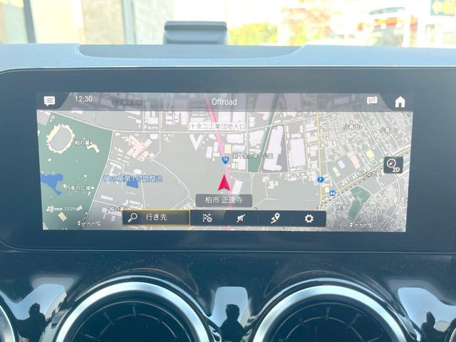 �������i�r:��̊��̂���i�r�́A����������ԓ������o���Ă���܂��BBluetooth�Đ��ȂǃI�[�f�B�I�@�\���[�����Ă���܂��̂ŁA�^�]�����y���߂܂���