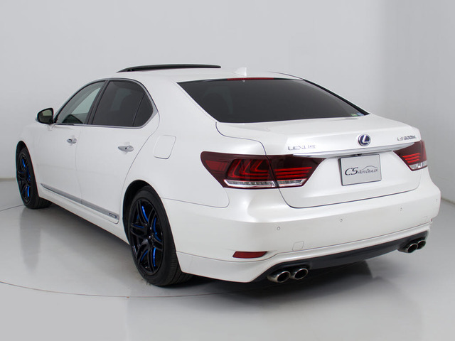 4本出しマフラー装着!!スポーティーさを演出いたします!