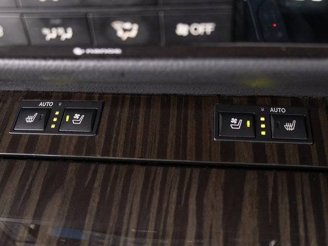 ★快適エアシート&シートヒーターを装備しています!高級車ならではの装備です!シートが暖まる機能!シートから冷風が出る機能!どちらも付いています!!寒い冬も、暑い夏も快適にご乗車頂けますよ!!