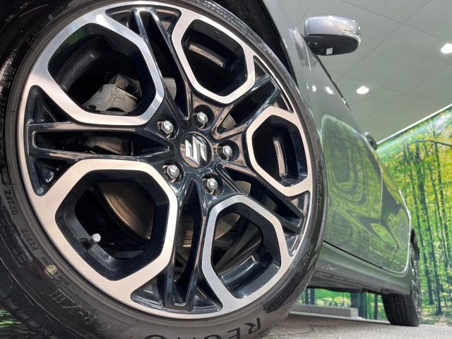 �y����17�C���`�A���~�z�C�[���z�O�ςɃ}�b�`���������A���~�z�C�[���𑕒����Ă���܂��B�e��ЊO�A���~�z�C�[����A�X�^�b�h���X�^�C�����戵�����Ă���܂��B���񂲑��k������