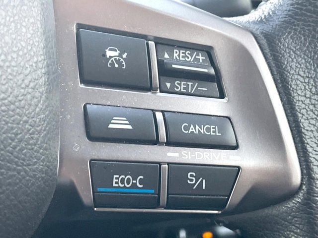 【全車速追従機能付クルーズコントロール】高速道路での長距離走行が楽に!!自動で速度を保つクルーズコントロールが、衝突軽減システムと連携し、前方の車両を感知して車間を保つように速度調節してくれます!!