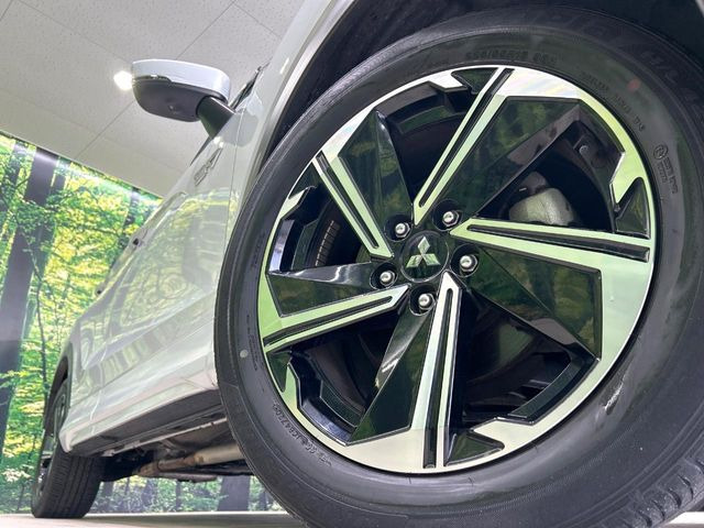 【純正18インチアルミホイール】外観にマッチした純正アルミホイールを装着しております。各種社外アルミホイールや、スタッドレスタイヤも取扱いしております。是非ご相談ください♪