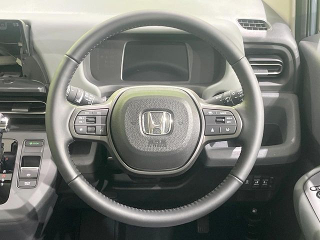 �y�����v�����X�e�A�����O�z�㎿�Ȋv���g�p���邱�ƂŁA��ɂ����������݂ƂĂ��^�]���₷���n���h���ł���