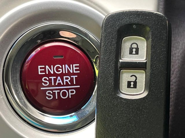 �yHonda�X�}�[�g�L�[�z�J�o����|�P�b�g�ɓ��ꂽ�܂܂ł��h�A�̎{���E�������\�ȃX�}�[�g�L�[�𑕔��B�G���W���̃I���E�I�t�����J�M�����o���K�v����������Ƃ��Ă��֗��ł���