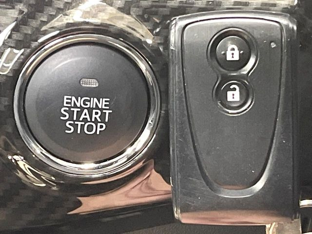 �y�L�[�t���[�V�X�e���z�J�o����|�P�b�g�ɓ��ꂽ�܂܂ł��h�A�̎{���E�������\�ȃX�}�[�g�L�[�𑕔��B�G���W���̃I���E�I�t�����J�M�����o���K�v����������Ƃ��Ă��֗��ł���