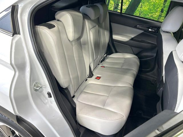 後部座席も気になるようなキズ・汚れやへたり等、大きなダメージはなく、良好な状態です。