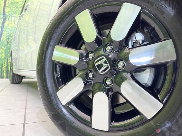 �y����15�C���`�A���~�z�C�[���z�O�ςɃ}�b�`���������A���~�z�C�[���𑕒����Ă���܂��B�e��ЊO�A���~�z�C�[����A�X�^�b�h���X�^�C�����戵�����Ă���܂��B���񂲑��k����������