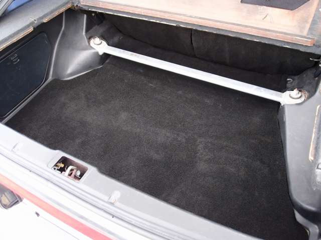 ���Ђ̓h�A�̃q���W����/�e�������/�t���A�}�b�g�ȂǁA�ׂ��ȏ����Y��ɃN���[�j���O�v���܂��B�V�Ԃ��낵���Ă̂悤�ȋP������ԗ������q�l�ɂ��[�Ԃ����Ē����܂��B�������̂��q�l�������S���Ă������������܂�