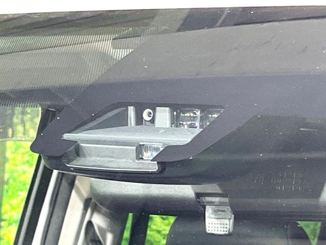 【トヨタセーフティセンス】走行中に前方の車両等を認識し、衝突しそうな時は警報とブレーキで衝突回避と被害軽減をアシスト。より安全にドライブをお楽しみいただけます。