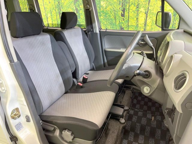 運転席シート廻りは使用感も少なく、良好な状態となっています。丁寧に使われていたことがよくわかりますね。