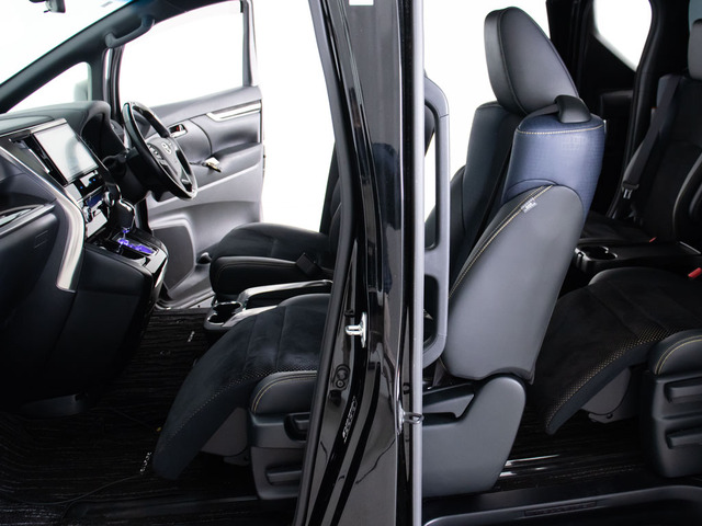 助手席は「スーパーロングスライドシート」を採用!最大1,160mmのスーパーロングスライドが可能!オットマンと合わせてくつろぎ空間を作り出します!