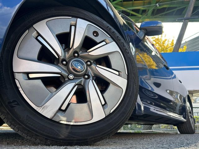 �y����17�C���`�A���~�z�C�[���z�O�ςɃ}�b�`���������A���~�z�C�[���𑕒����Ă���܂��B�e��ЊO�A���~�z�C�[����A�X�^�b�h���X�^�C�����戵�����Ă���܂��B���񂲑��k����������