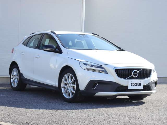 【最大91項目の点検整備】ボルボに精通した整備士が、車両の状態について最大91項目に及ぶチェック基準で厳密な点検整備を実施します。納車時には点検整備内容を記録した点検整備記録簿をお渡しします。