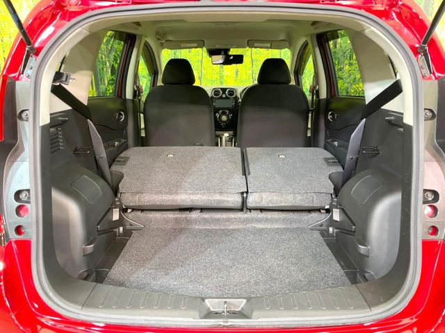 後席を格納すると、これだけの広さが!シーンに合わせたシートアレンジで、大きな荷物も積むことが出来ます♪