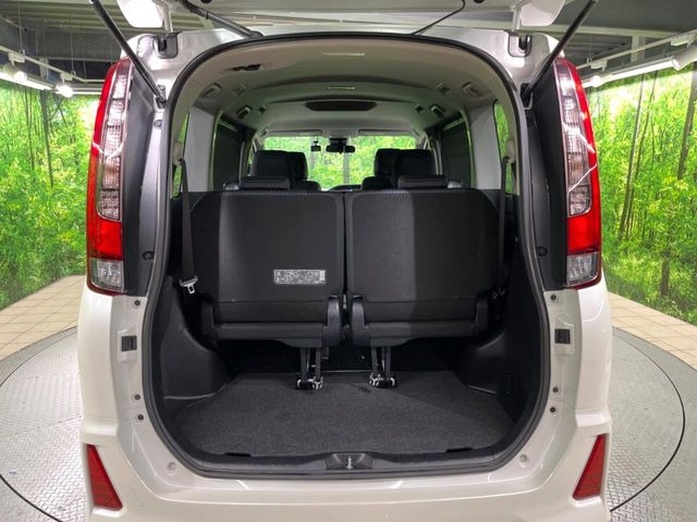 積み下ろしのしやすいデッキにはたっぷりと荷物を積み込んでいただけます。遊びから仕事まで、様々なシーンで頼れます♪