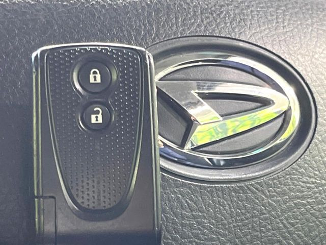 �y�L�[�t���[�V�X�e���z�J�o����|�P�b�g�ɓ��ꂽ�܂܂ł��h�A�̎{���E�������\�ȃX�}�[�g�L�[�𑕔��B�G���W���̃I���E�I�t�����J�M�����o���K�v����������Ƃ��Ă��֗��ł���