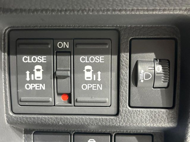 �y�����p���[�X���C�h�h�A�z�X�}�[�g�L�[��^�]�Ȃ̃X�C�b�`�Ō�ȗ����X���C�h�h�A�̊J���\���d��������͂����ăh�A���J����K�v�������A�����Ȃ��q�l�ł��ȒP�ɊJ���߂ł����K�ł���