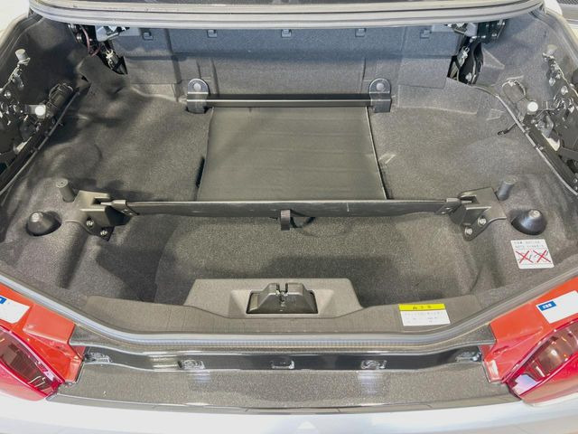 ���i�̂���������ʋ΁A���}���ɏ\���ȉ׎��X�y�[�X���m�ۂ��Ă���܂��B