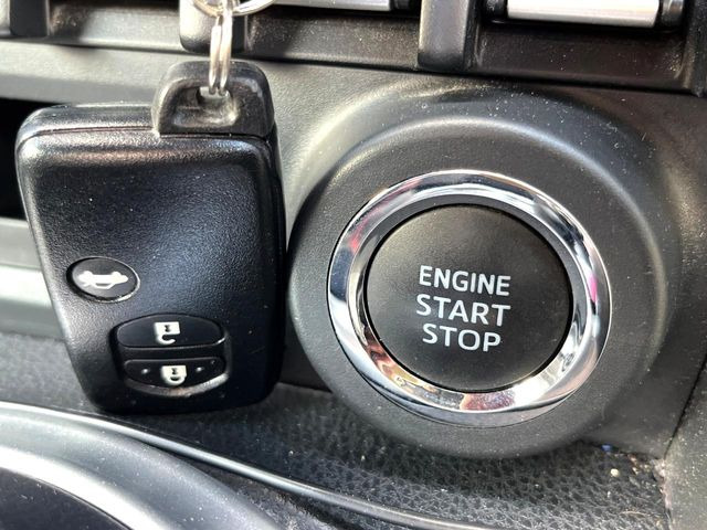 �y�X�}�[�g�L�[�z�J�o����|�P�b�g�ɓ��ꂽ�܂܂ł��h�A�̎{���E�������\�ȃX�}�[�g�L�[�𑕔��B�G���W���̃I���E�I�t�����J�M�����o���K�v����������Ƃ��Ă��֗��ł���