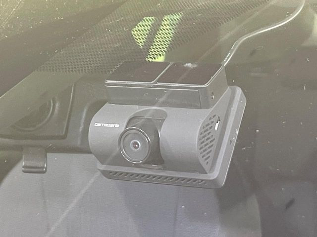 【ドライブレコーダー】安心・安全なカーライフに必須のドライブレコーダーを装備!走行中はもちろん、あおり運転や事故に遭遇した際の状況も映像で記録し、万一のリスクに備えます。