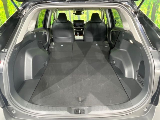 ���i�̂���������ʋ΁A���}���ɏ\���ȉ׎��X�y�[�X���m�ۂ��Ă���܂��B�Z�J���h�V�[�g��|���ƁA�傫�ȉו��̐ύڂ��\�ł���