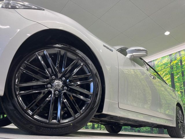 【純正18インチアルミホイール】外観にマッチした純正アルミホイールを装着しております。各種社外アルミホイールや、スタッドレスタイヤも取扱いしております。是非ご相談ください♪