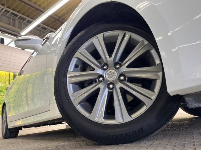 �y����17�C���`�A���~�z�C�[���z�O�ςɃ}�b�`���������A���~�z�C�[���𑕒����Ă���܂��B�e��ЊO�A���~�z�C�[����A�X�^�b�h���X�^�C�����戵�����Ă���܂��B���񂲑��k����������