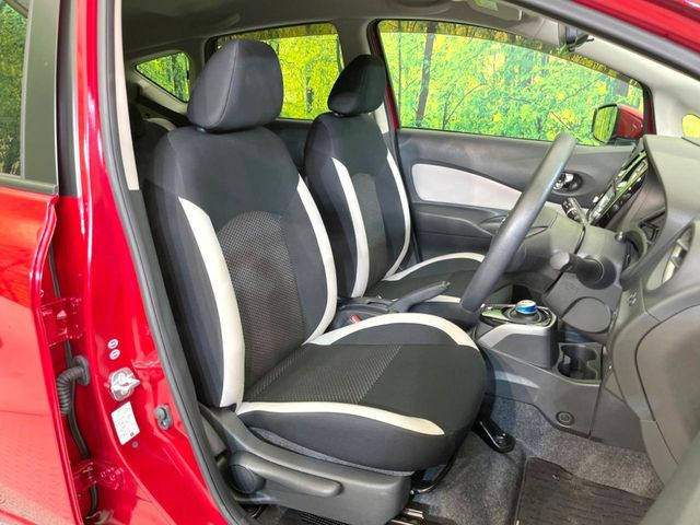 運転席シート廻りは使用感も少なく、良好な状態となっています。丁寧に使われていたことがよくわかりますね。