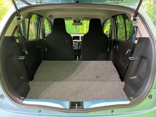 ���i�̂���������ʋ΁A���}���ɏ\���ȉ׎��X�y�[�X���m�ۂ��Ă���܂��B�Z�J���h�V�[�g��|���ƁA�傫�ȉו��̐ύڂ��\�ł���