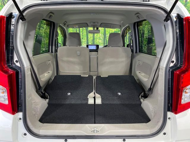 ���i�̂���������ʋ΁A���}���ɏ\���ȉ׎��X�y�[�X���m�ۂ��Ă���܂��B�Z�J���h�V�[�g��|���ƁA�傫�ȉו��̐ύڂ��\�ł���