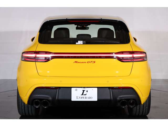 �V���[�v�ȃ{�f�B���C���Ə㎿�ȓ��������a���A�^�]�����т𑶕��Ɋ�������SUV�ł��B