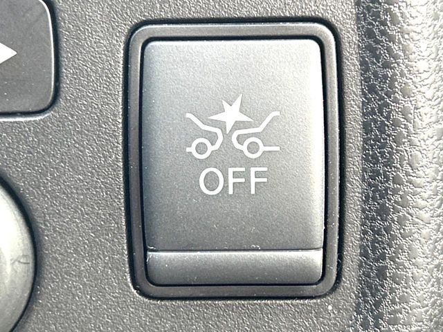 �y�C���e���W�F���g�G�}�[�W�F���V�[�u���[�L�z�t�����g�J�����őO���̎ԗ�����s�҂����m�B�Փ˂������Ȏ��͏Փ˔�Q�y���u���[�L���쓮�A�Փˉ�����T�|�[�g�B�����S�Ƀh���C�u�����y���݂��������܂��B