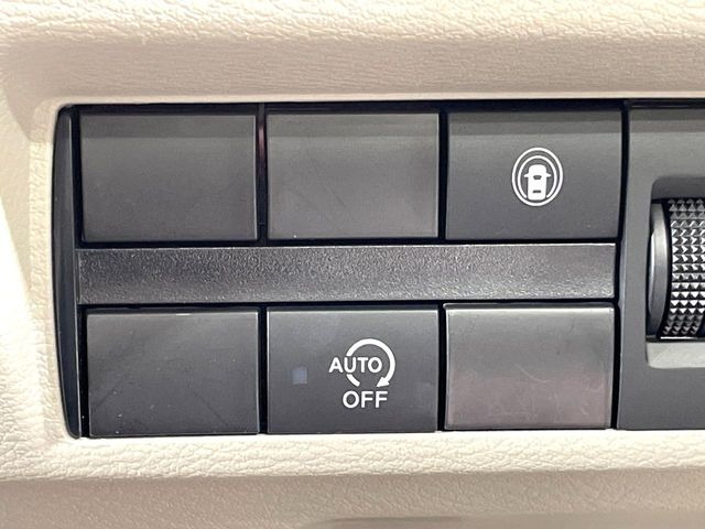 �y�A�C�h�����O�X�g�b�v�z�ԐM����a�؂Œ�Ԃ����ۂɃG���W�����~���A���ʂȔR���̏����}���܂��B�R��������ی�ɂȂ���@�\��G���W���̓u���[�L�𗣂��΍Ďn�����܂��B