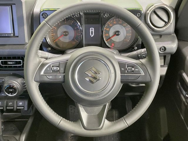 �y�����v�����X�e�A�����O�z�㎿�Ȋv���g�p���邱�ƂŁA��ɂ����������݂ƂĂ��^�]���₷���n���h���ł���