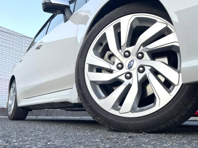 【純正アルミホイール】外観にマッチした純正アルミホイールを装着しております。各種社外アルミホイールや、スタッドレスタイヤも取扱いしております。是非ご相談ください♪