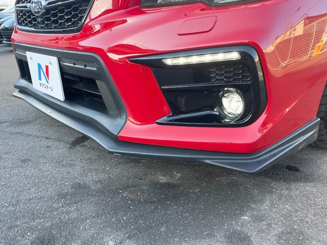 �ySTI�X�^�C���p�b�P�[�W�z�t�����g�E�T�C�h�E���A��STI�̃G�A���œ���B�O�ς̃X�|�[�e�B�[�����ۗ������Ă���邾���łȂ��A�������s���̋�̓o�����X���œK�����Ă���܂��B