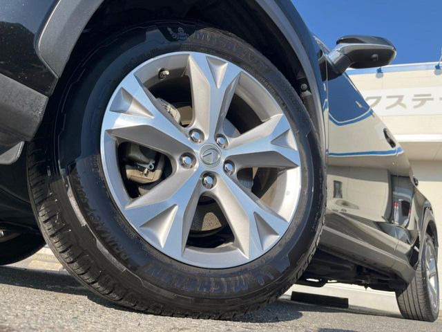 �y�����I�v�V����18�C���`�A���~�z�C�[���z�����I�v�V�����z�C�[���𑕒��B���s���\�̌���ɉ����A�O�ς����X�^�C���b�V���ɂȂ��Ă��܂��B