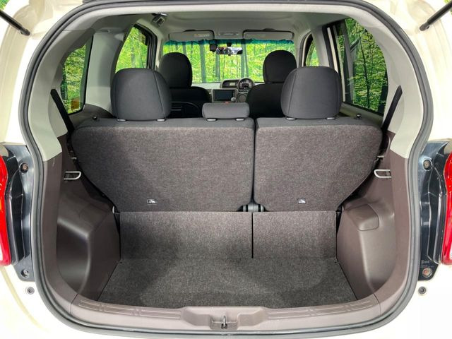 ���i�̂���������ʋ΁A���}���ɏ\���ȉ׎��X�y�[�X���m�ۂ��Ă���܂��B�Z�J���h�V�[�g��|���ƁA�傫�ȉו��̐ύڂ��\�ł���