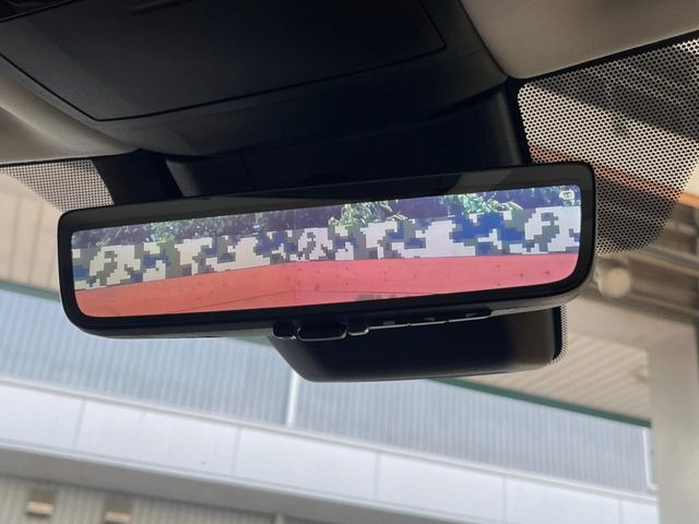 【デジタルインナーミラー】後席の大きな荷物や同乗者で後方が確認しづらい時でも安心!カメラが撮影した車両後方の映像をルームミラー内に表示。クリアな視界で状況の確認が可能です!
