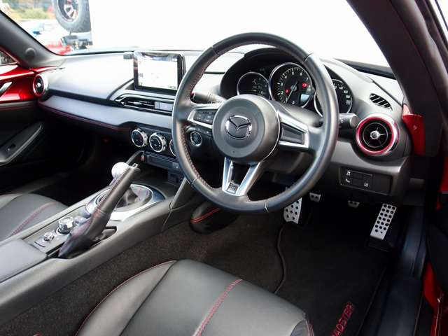 �������Y��Ƀ��[���N���[�j���O�ς݂ƂȂ�܂��B���΂��̌��ȏL����F���܂̏L����������܂���B����]�ɉ�����RECARO���Ȃǂ̃X�|�[�c�V�[�g�ɕύX���\�ł��B���C�y�ɂ����k�������܂�