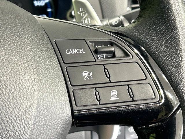 【レーダークルーズコントロール】高速道路での長距離走行が楽に!!自動で速度を保つクルーズコントロールが、衝突軽減システムと連携し、前方の車両を感知して車間を保つように速度調節してくれます!!