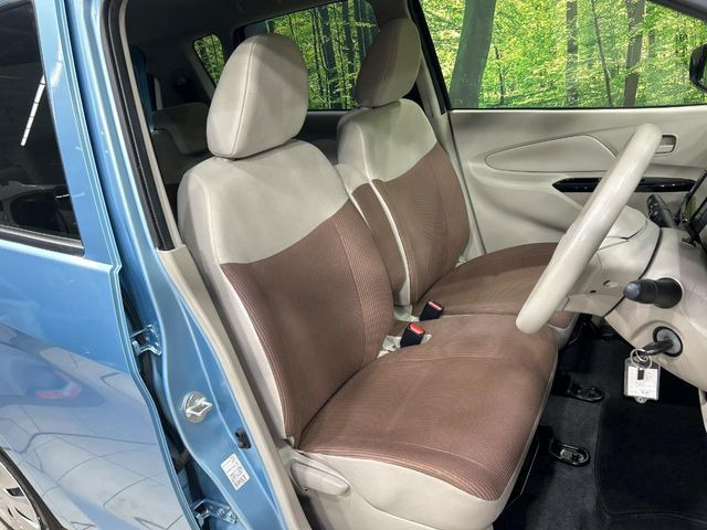 運転席シート廻りは使用感も少なく、良好な状態となっています。丁寧に使われていたことがよくわかりますね。